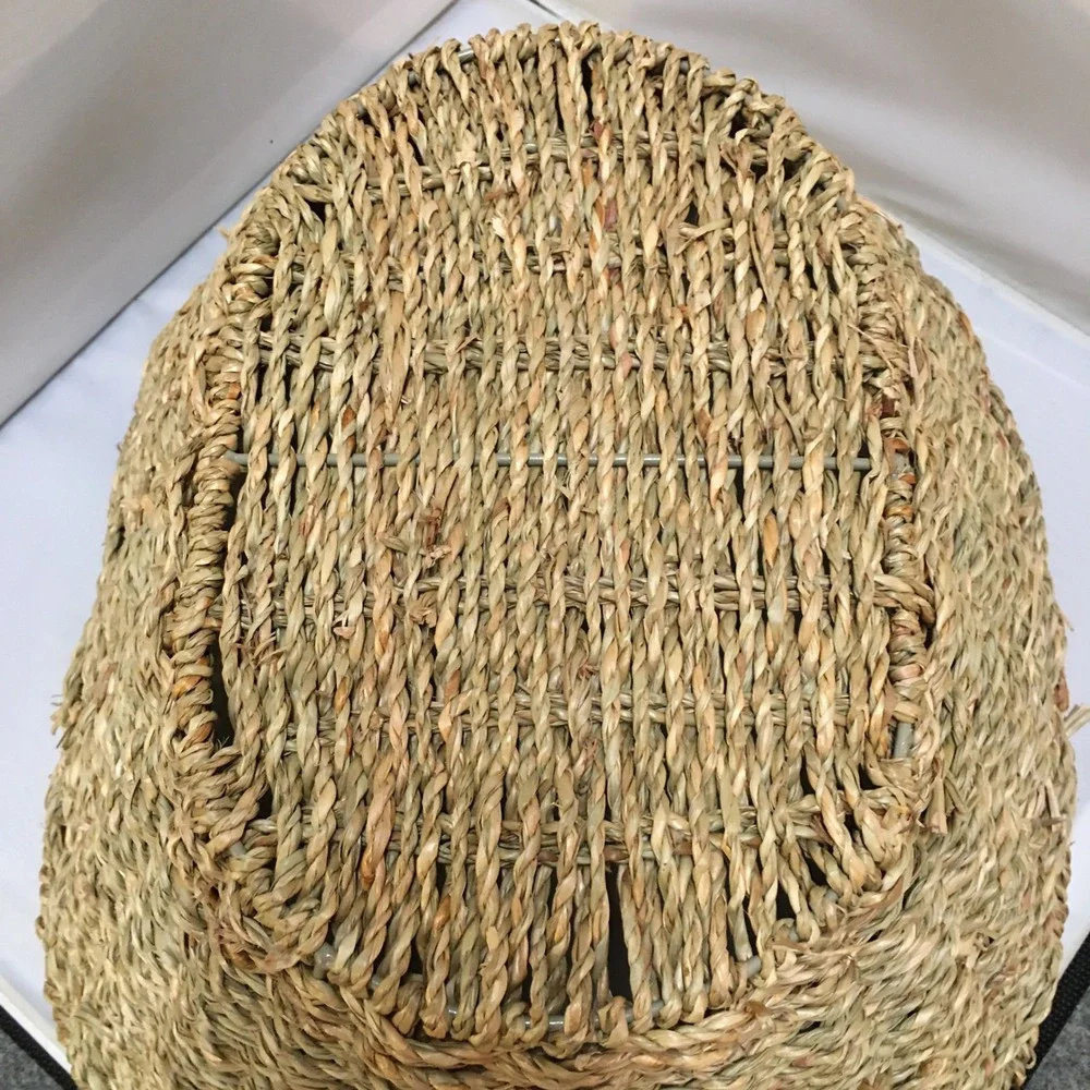 Woven Seagrass Basket Unisex Medium Natural Tan Oval Storage Handle Cottagecore